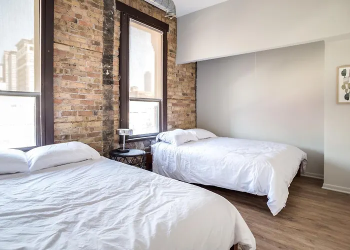 Beautifully Remodeled Third Floor Flat In River North - 3N