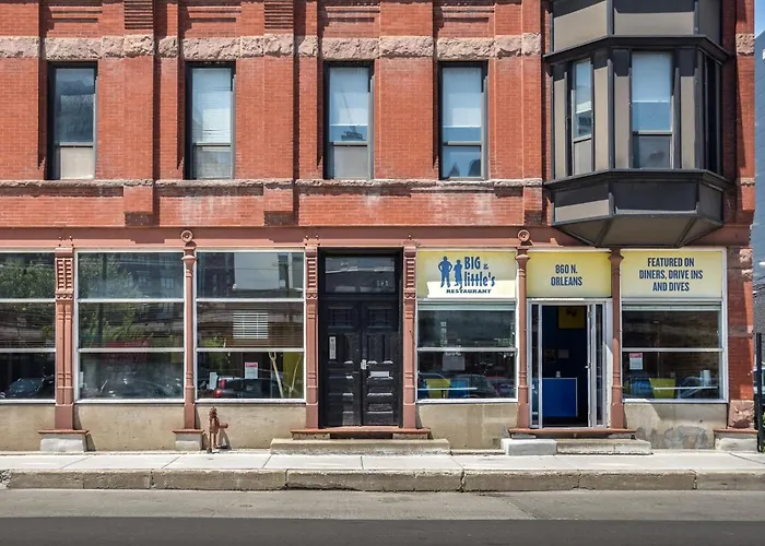 Beautifully Remodeled Third Floor Flat In River North - 3N