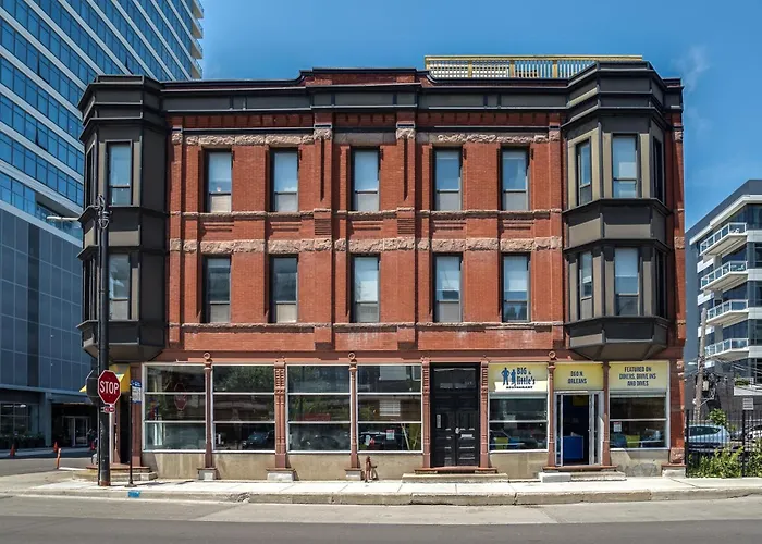 Beautifully Remodeled Third Floor Flat In River North - 3N