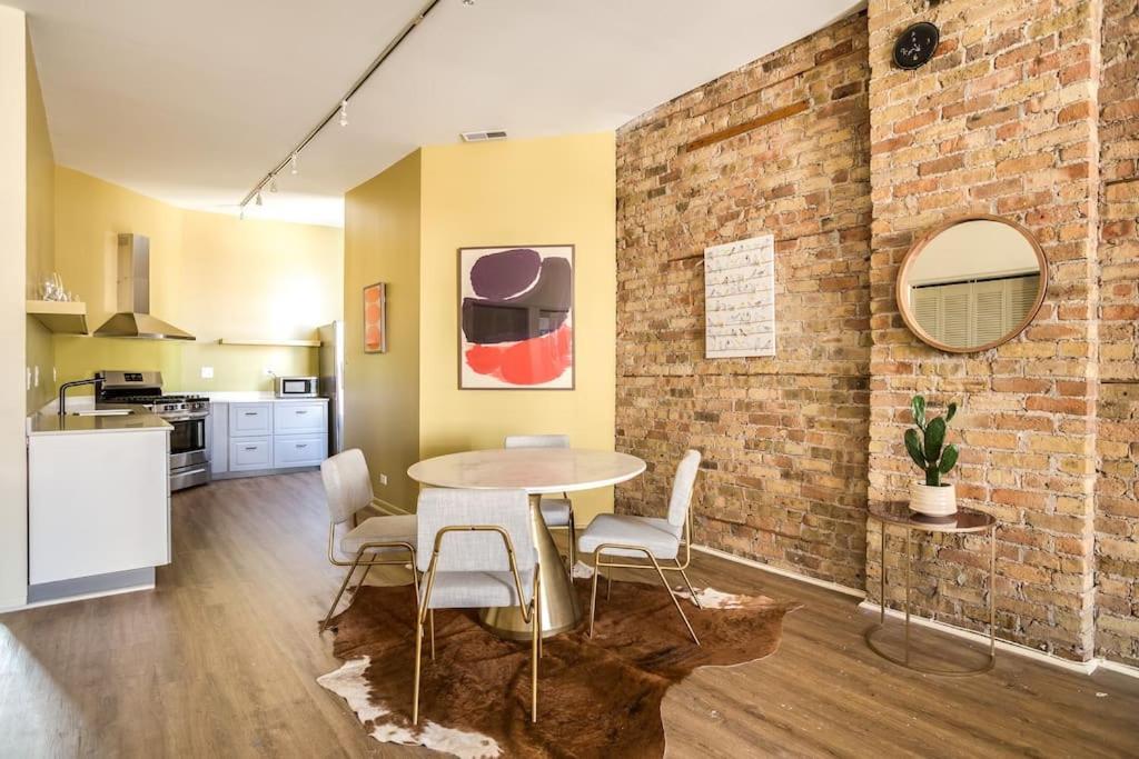 Beautifully Remodeled Third Floor Flat In River North - 3n Apartamento *